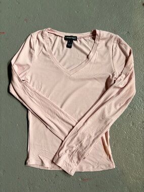 Universal Thread Light Pink Ribbed V-Neck Long Sleeve Top